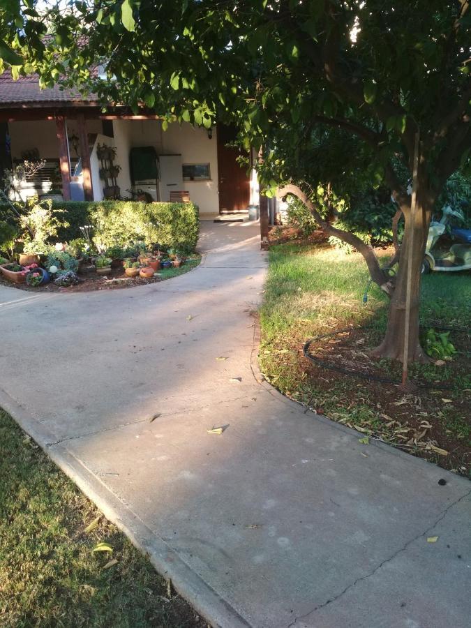 לטייל בחוץ להרגיש בבית Hephzibah Exterior foto